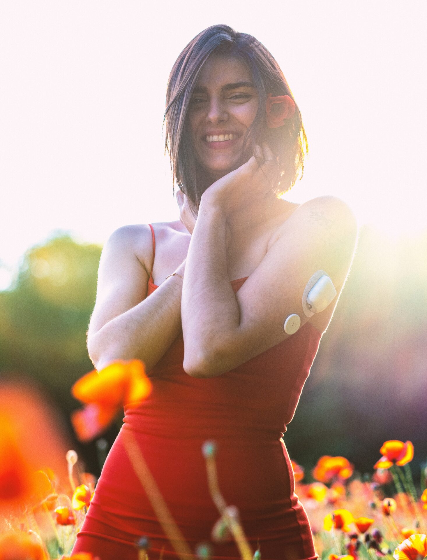 Young woman wearing cgm